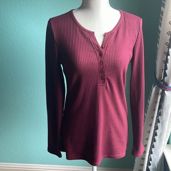 Wine Red Henley Long Sleeve Shirt Top with Button Front Size Medium - Picture 6 of 6